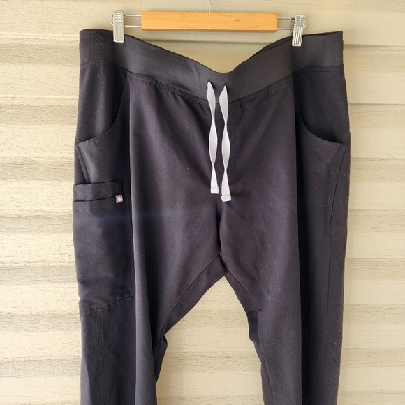 Figs black scrub pants - Picture 3 of 12